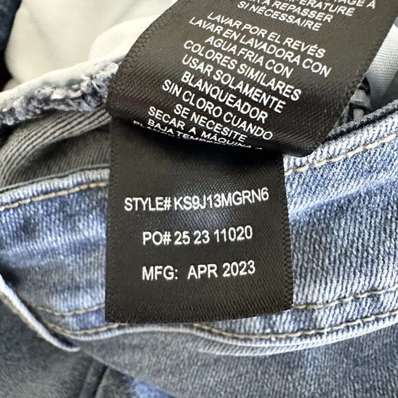 Kenneth Cole Jeans Shorts Women's Size 28 Medium Wash Denim Bermuda - Picture 9 of 13